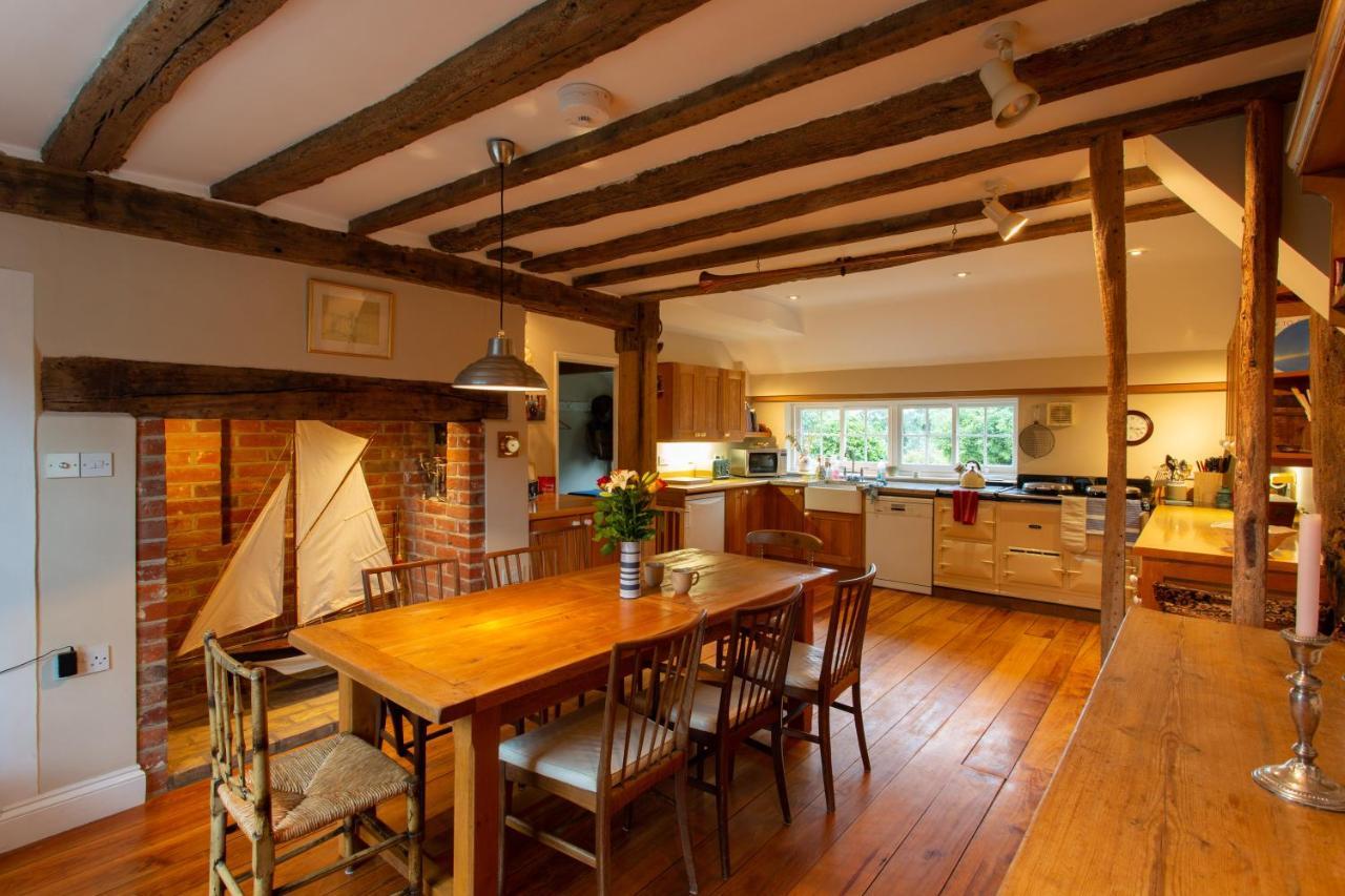 Pounce Hall -Stunning Historic Home In Rural Essex แซฟฟรอนวอลเดน ภายนอก รูปภาพ