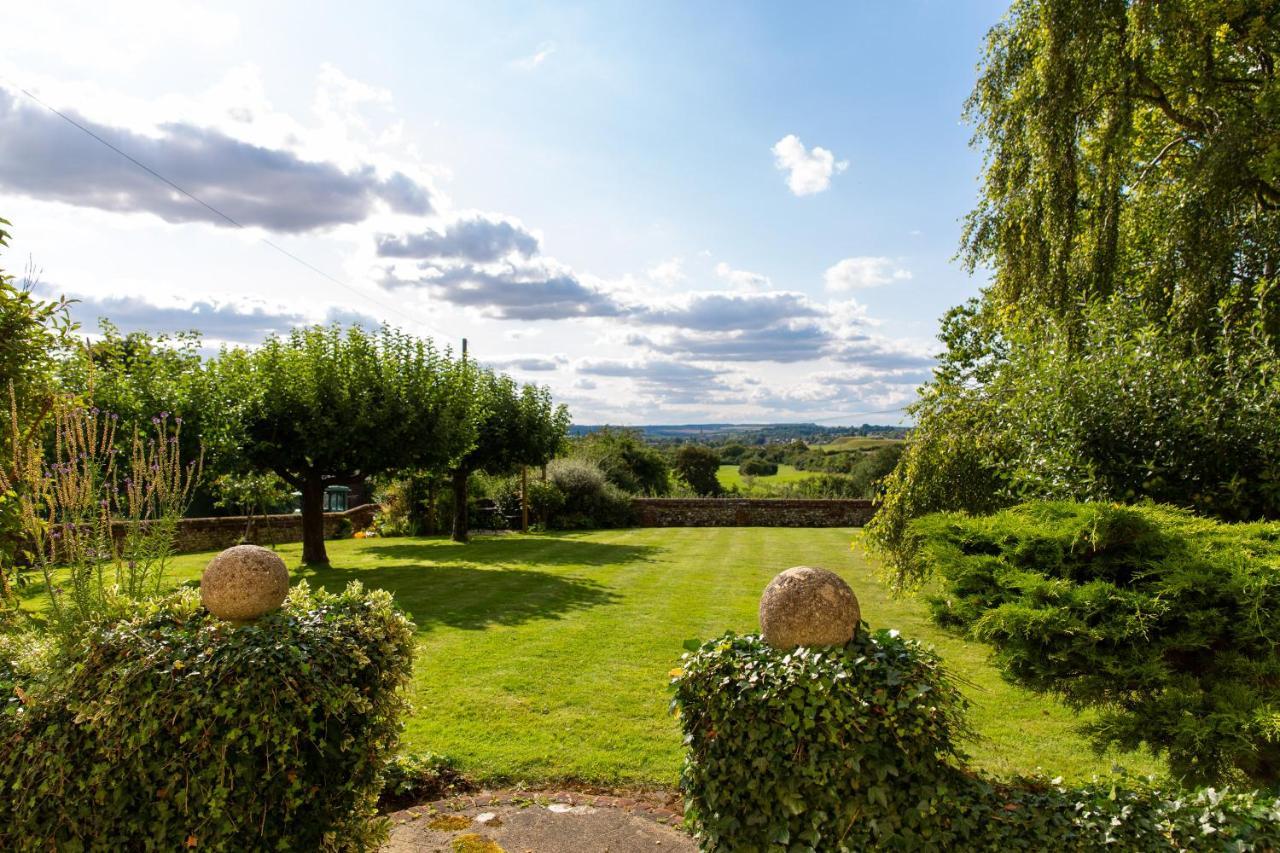Pounce Hall -Stunning Historic Home In Rural Essex แซฟฟรอนวอลเดน ภายนอก รูปภาพ